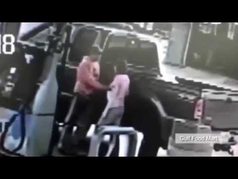 Impactante video de hombre que prende fuego accidentalmente a su esposa en una gasolinera