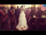 Mujer añade a su vestido de novia arnés para arrastrar a su bebe durante su boda