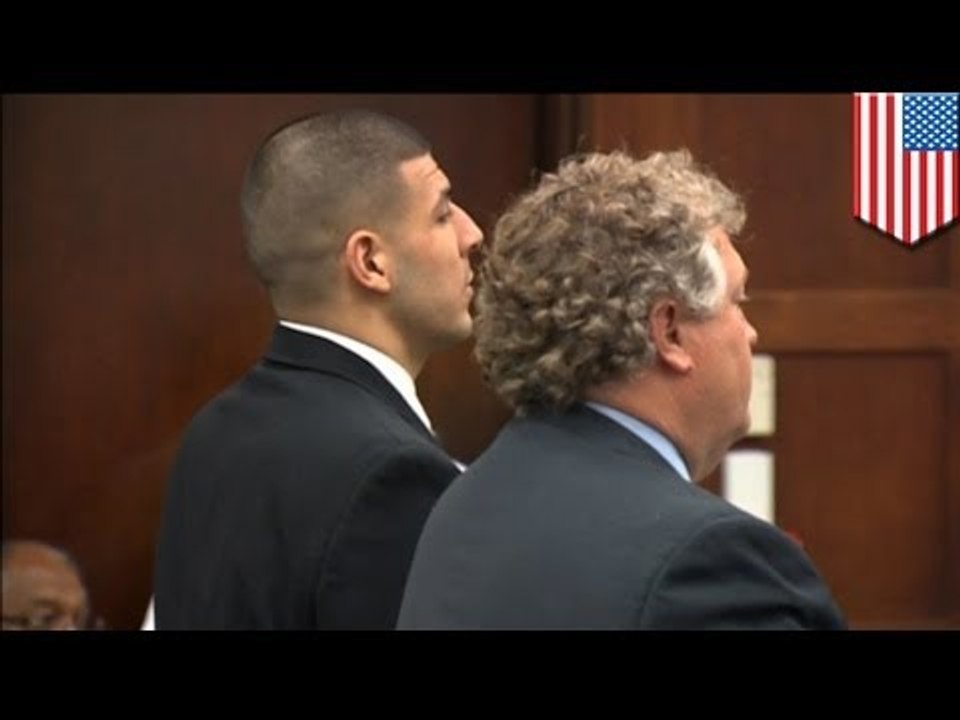 Ex jugador de la NFL Aaron Hernandez acusado de asesinar a sujeto que derramo su bebida en un bar