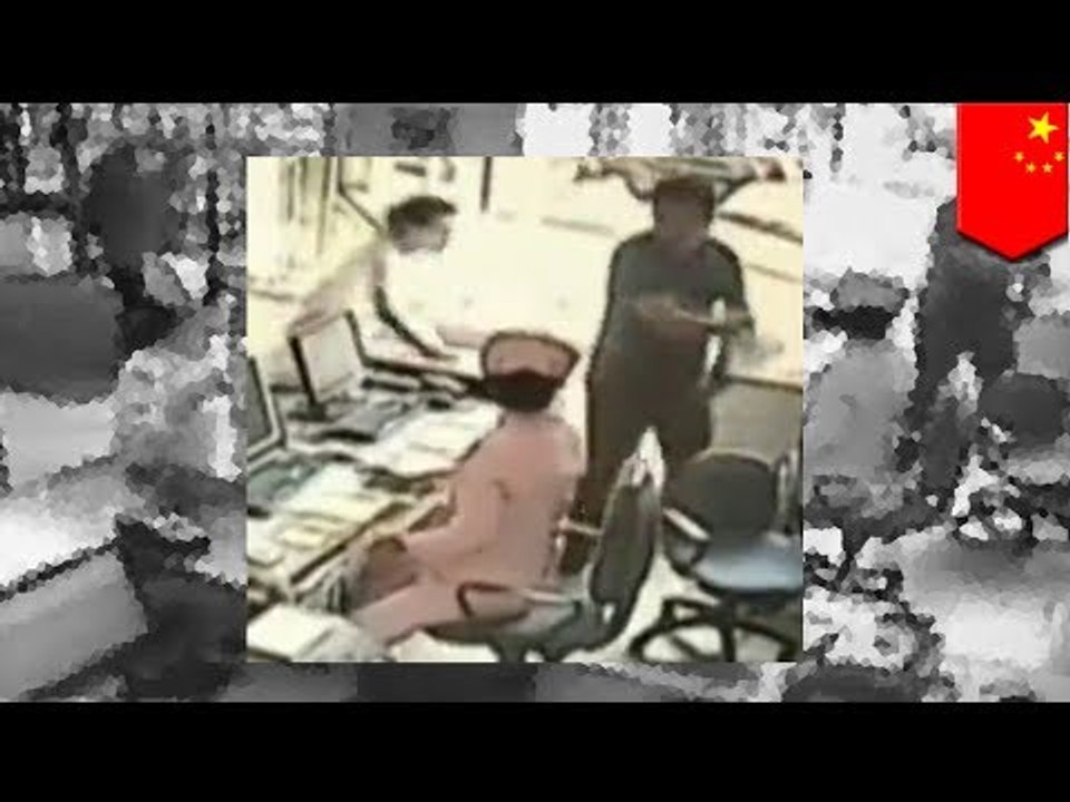 Enfermera golpeada brutalmente por ignorar a persona que no espero su turno