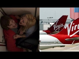 Mujer sorprendida en medio de un vuelo haciendo diabluras