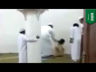 VIDEO: Islamic teacher, nambugbog ng batang estudyante sa loob ng isang Saudi mosque!