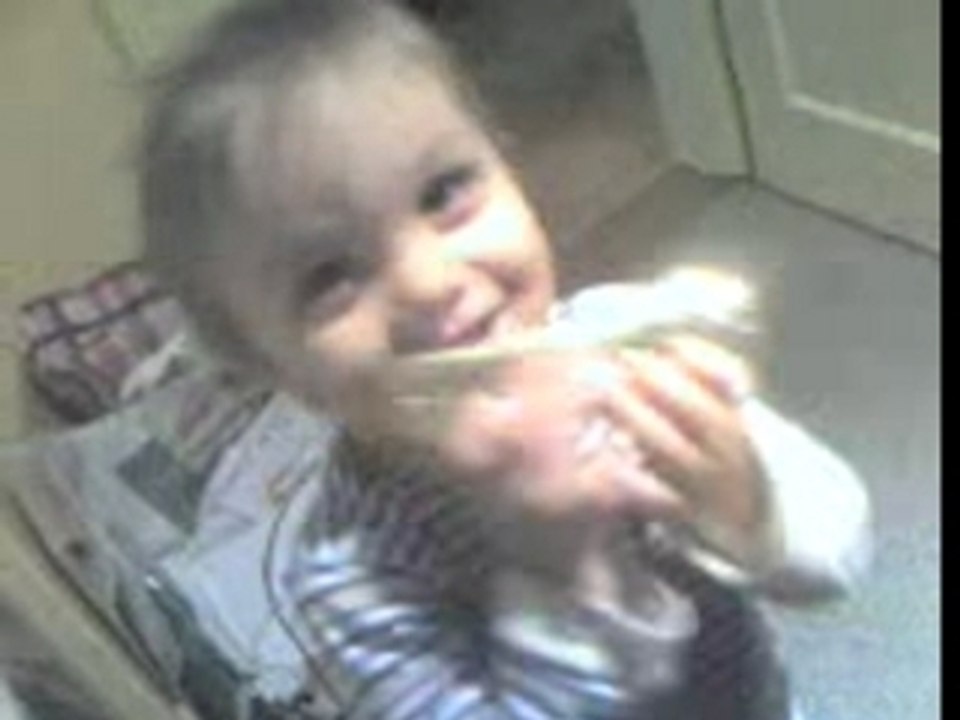 Yannick spielt Mundharmonica