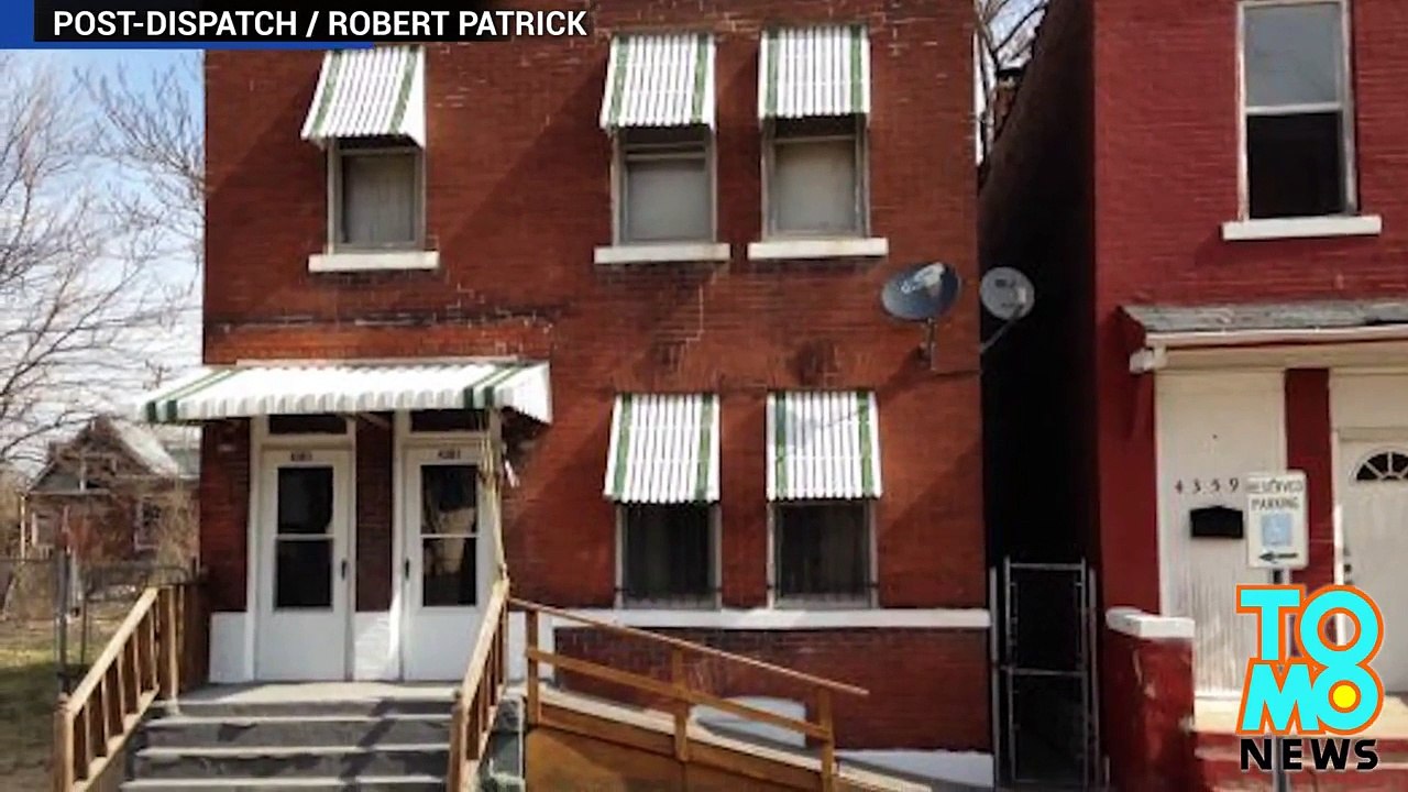 شرطة سان لويس تقوم بضرب رجل مختل عقلياً