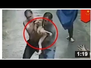 VIDEO: Un bébé tombe par une fenêtre et est rattrapé à la volée