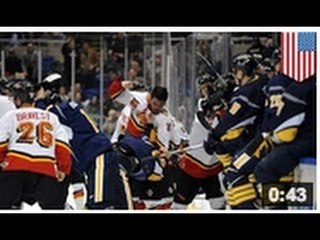 Bagarre lors d'un match de bienfaisance de hockey entre NYPD vs. FDNY