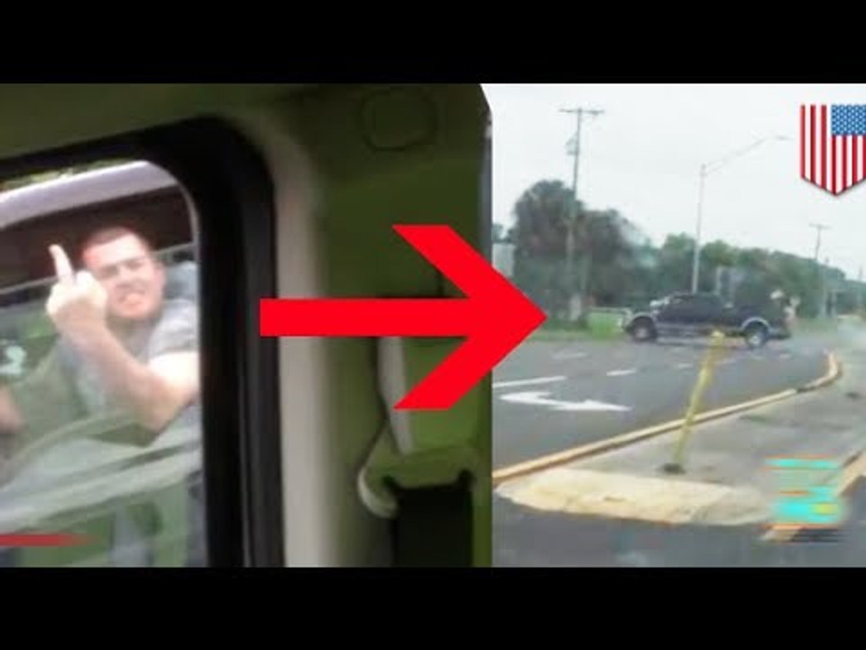 VIDEO: Un loufoque s'écrase dans un poteau électrique pour avoir fait le guignol au volant