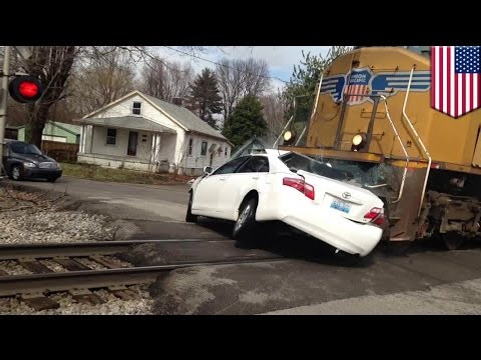 Train crashes into car: Fatal accident captured on video by Kentucky trainspotters