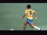 Pelé GREATest BALL TRICK - game played at 1,566 m (5,138 ft) and at 54 degrees Celsius