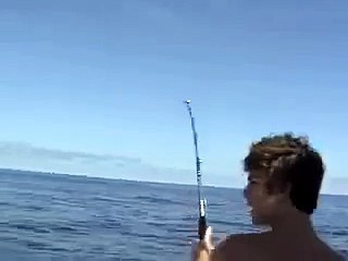 【超危険衝撃!!】カジキを釣ってたら襲われた恐怖瞬間!! Amazing danger fish