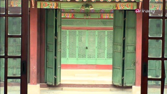 No main ridge on the roof of the Queen's hall 지붕 용마루가 없는 왕비의 처소