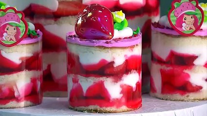Strawberry Shortcake Cake Design from DecoPac