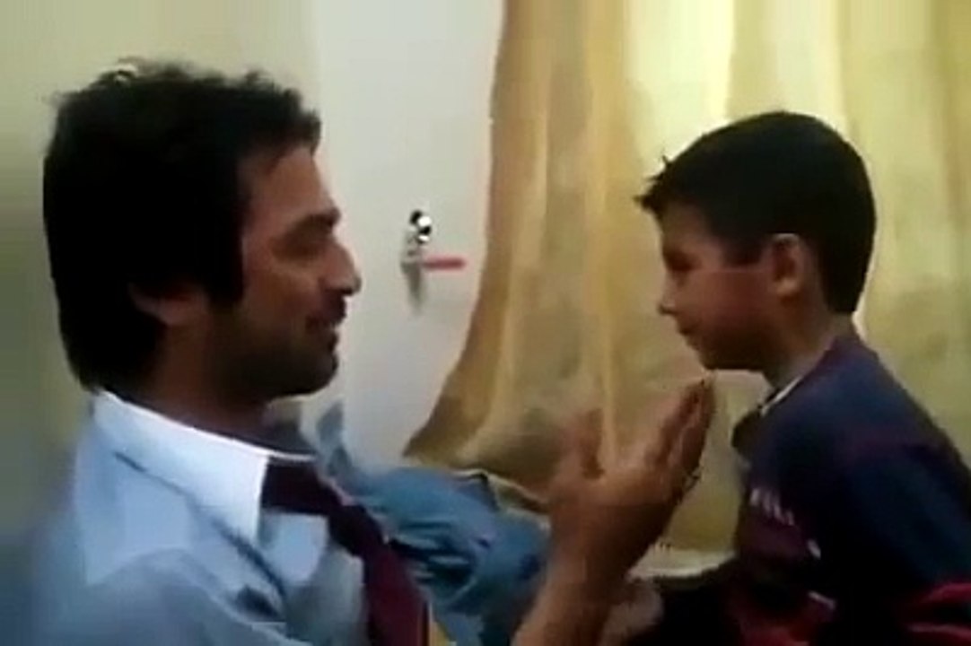 Unglaublich! Vater schlägt sein Sohn! Sohn schlägt zurück!