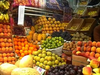 Friuts High rate sukkur in Ramzhan  report by Mail Imran