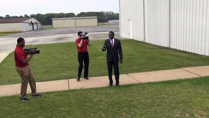 Alabama basketball coach Avery Johnson lands in Tuscaloosa