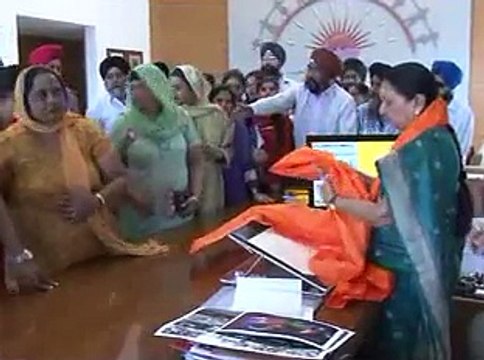 Gandhinagar Sikh Families meet Gujarat CM Anandiben Patel