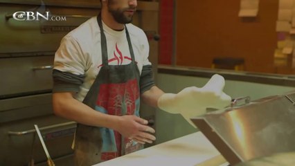 Une pizzeria aide et nourrit les SDF avec un système de Post-it