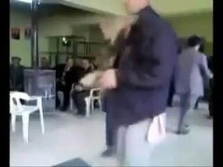 Dede coşturuyor Kendine Gel Dede Çili Bom