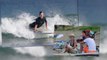 Rosamund Pike surfe à Hawaï