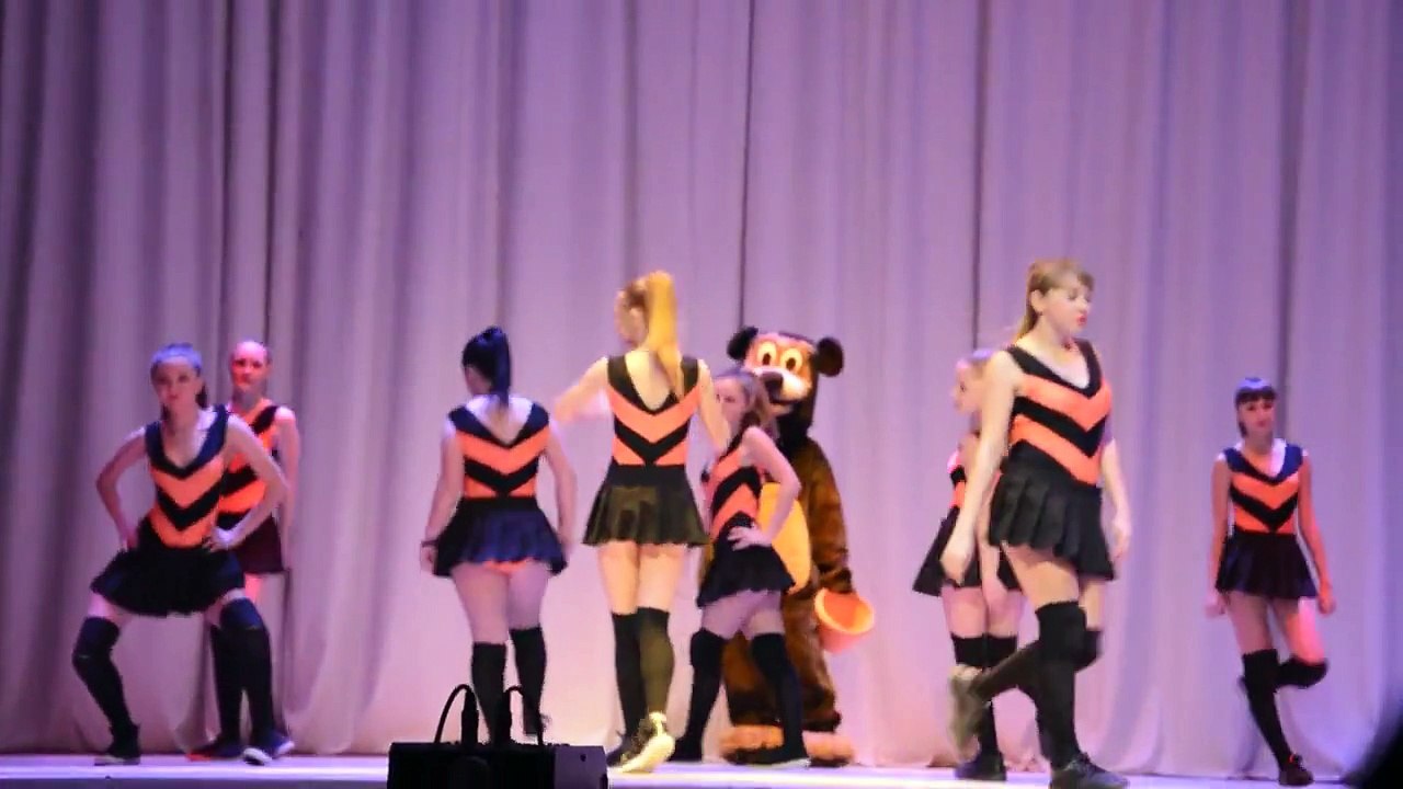 Twerk "Bees and Winnie-the-Pooh". Mojosa danco: "Пчёлки и Винни Пух"