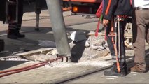 Antalya Kamyon Enerji Direğini Devirince Tramvay Seferleri Durdu