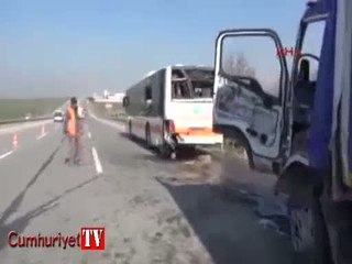 Kamyonet, belediye otobüsüne arkadan çarptı: 10 yaralı