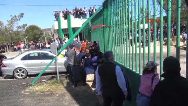 Mersin Akkuyu'ya Yapılacak Olan Akkuyu Nükleer Santrali İçin İlk Temel Atma Töreninde Çevrecilerden...