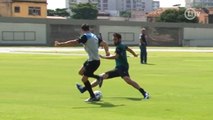 Olé! Rodrigo Pimpão dá caneta espetacular em treino do Botafogo