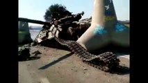 Мариуполь украинский танк с надписью на борту 