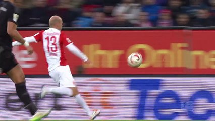 Next-Level Neuer – Slide Tackling in Midfield