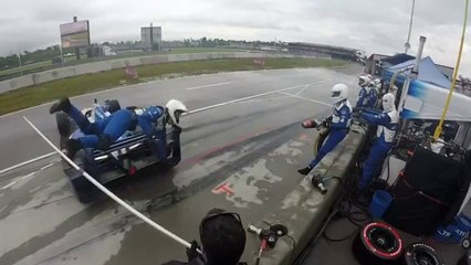 Crew chief hit during IndyCar pit stop