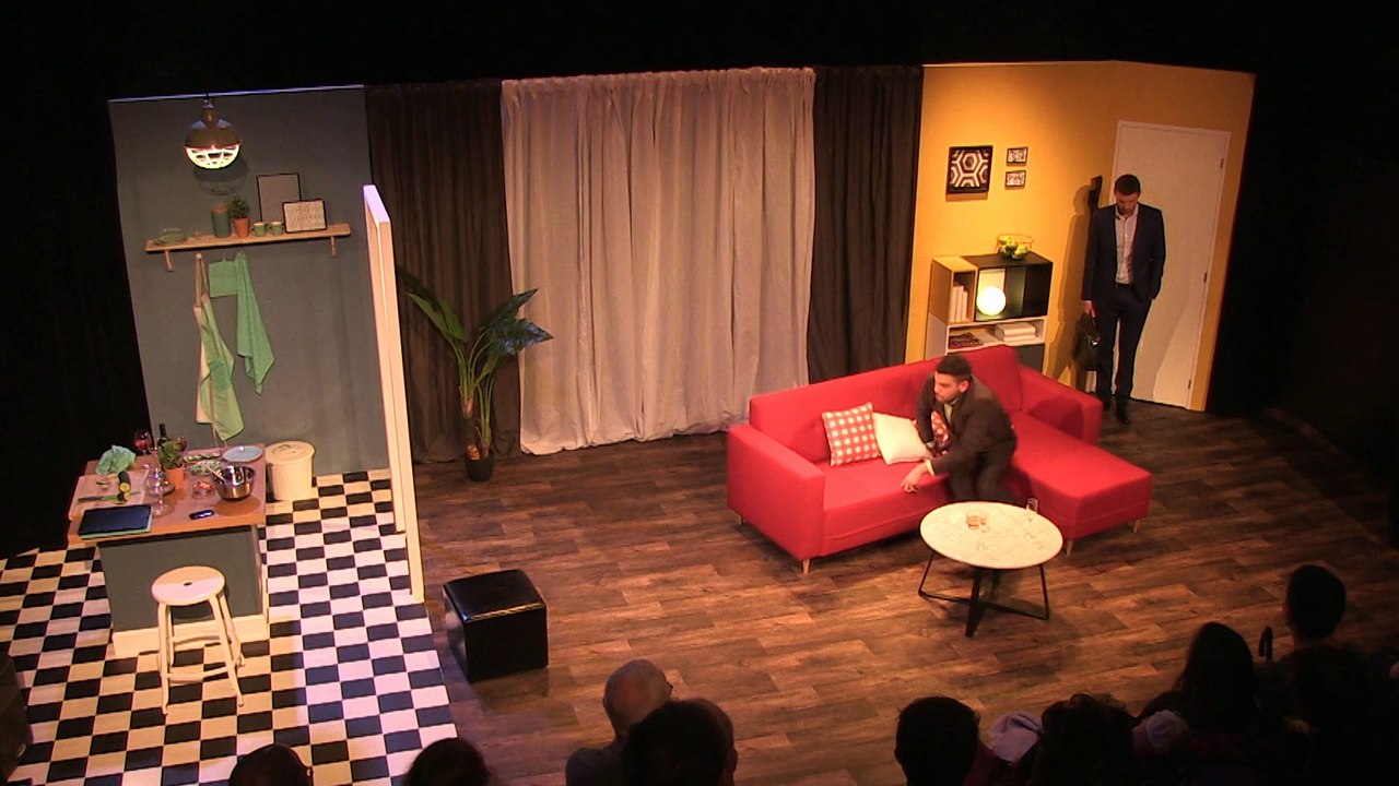 Extrait : Emotionnellement restreint au Théâtre Clavel