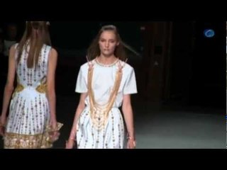 Moda / Manish Arora llena de oro la pasarela de París