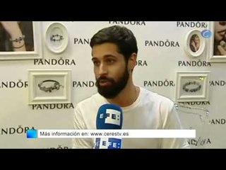 Moda / El mundo árabe y las joyas engalanan la colección de Moisés Nieto