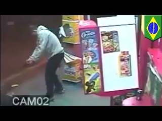 VIDEO: Off-duty police officer, nabaril at napatay sa isang robbery sa Brazil!