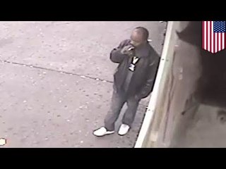 ニューヨークの地下鉄で列車待ちの男性を押し殺害