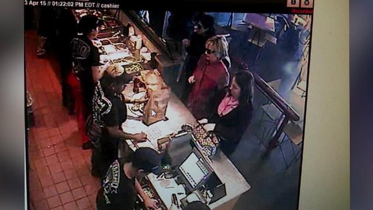 Hillary Clinton goes unnoticed at Chipotle