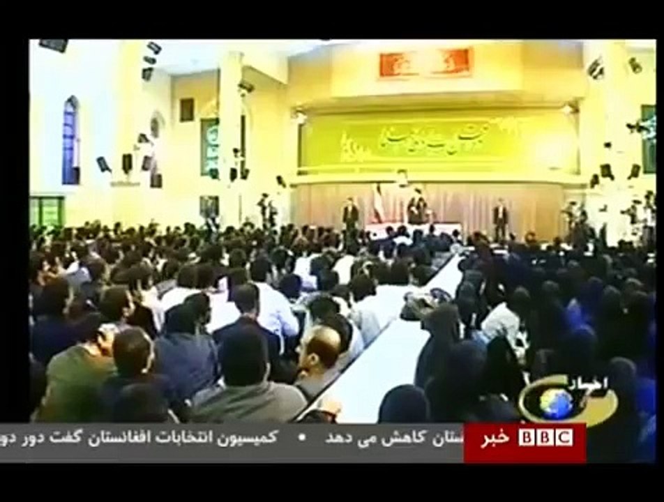انتقاد رو در روی یک دانشجو از خامنه ای محمود وحید نیا ریاضی دان جوان و دانشجوی شجاع شریف بت خامنه ای را در بیت شکست گزارش BBC