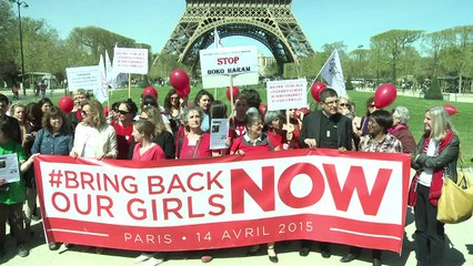 Rassemblement à Paris pour les 219 lycéennes enlevées