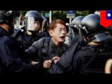 Riot police, nilabanan ang mga anti-China student protesters sa Taipei, Taiwan!