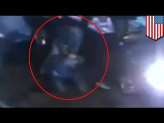 CCTV video: Lalaki, nanakit at ninakawan ang 70-year-old na babae sa Baltimore!