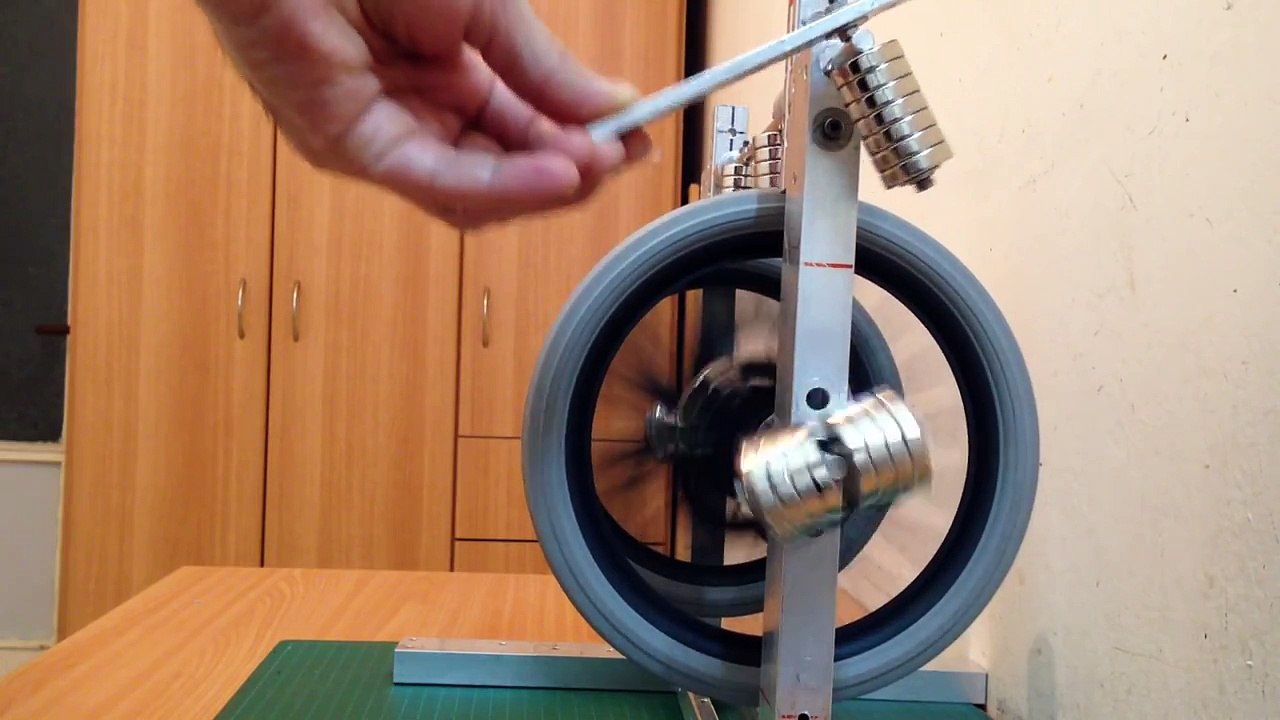 Hand Permanent Magnet Motor (Not magnet free energy or perpetual motion machine)