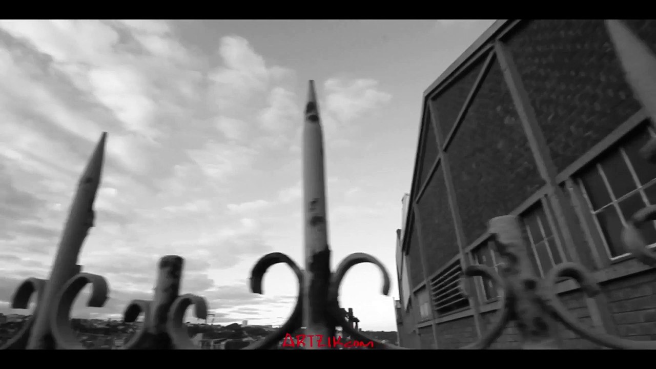 Hardos Massamba chante QUEL MONDE de Grand Mathos Clip officiel