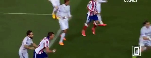 Dani Carvajal donne un coup de poing à Mario Mandzukic - Atletico Madrid vs Real Madrid - Champions league 2015