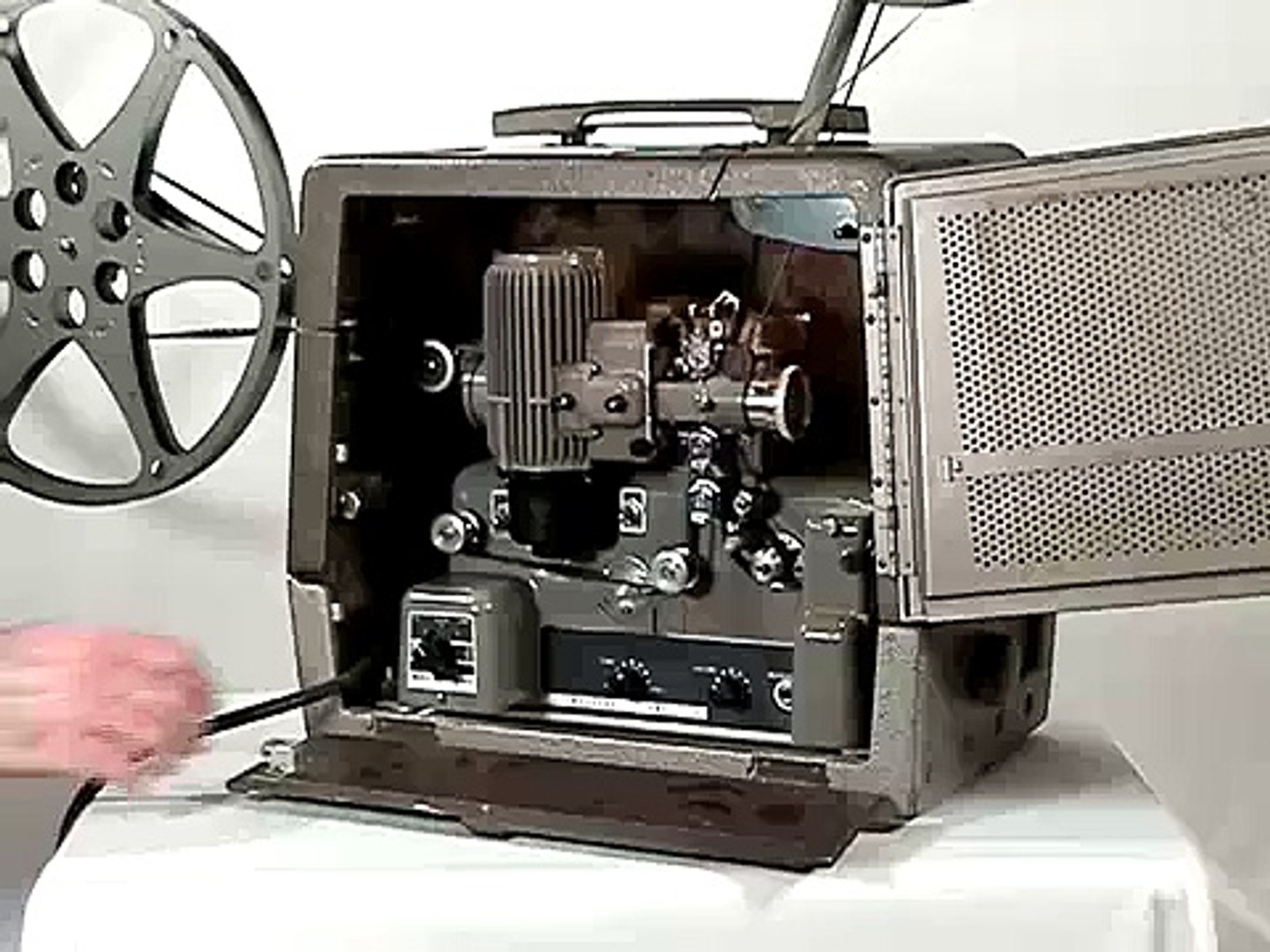 Bell & Howell Filmosound 399AV 16mm Projector - video Dailymotion