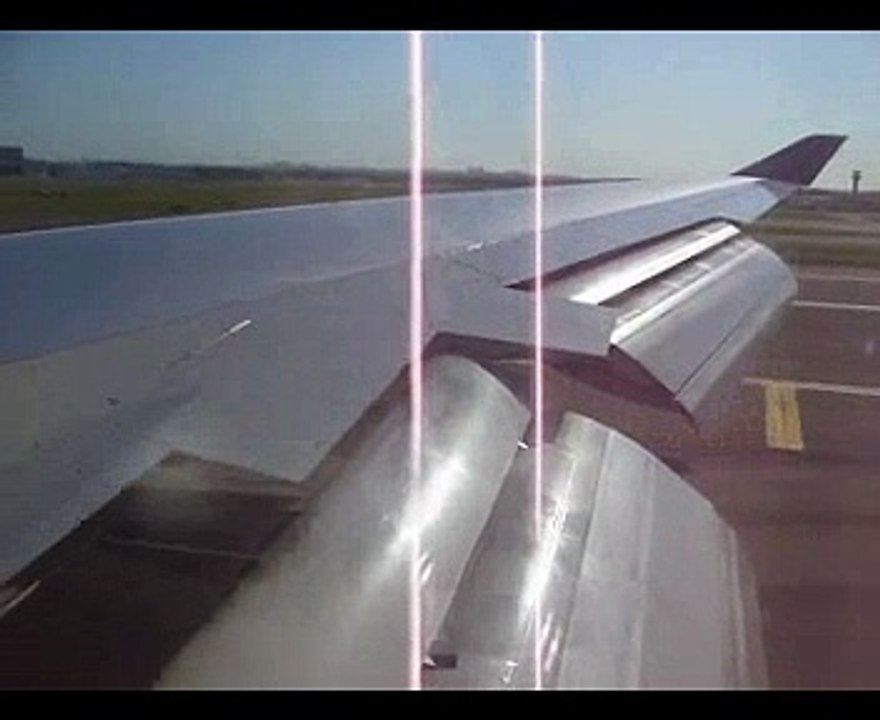 Qantas Boeing 747-400ER landing into Sydney International