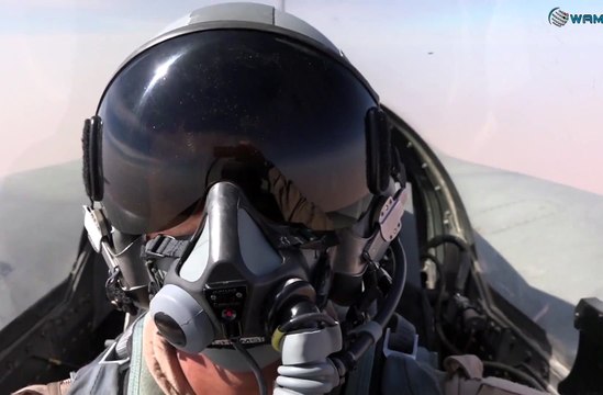 الطائرات المقاتلة الاماراتية تواصل ضرب مواقع الحوثيين ضمن عملية -عاصفة الحزم-