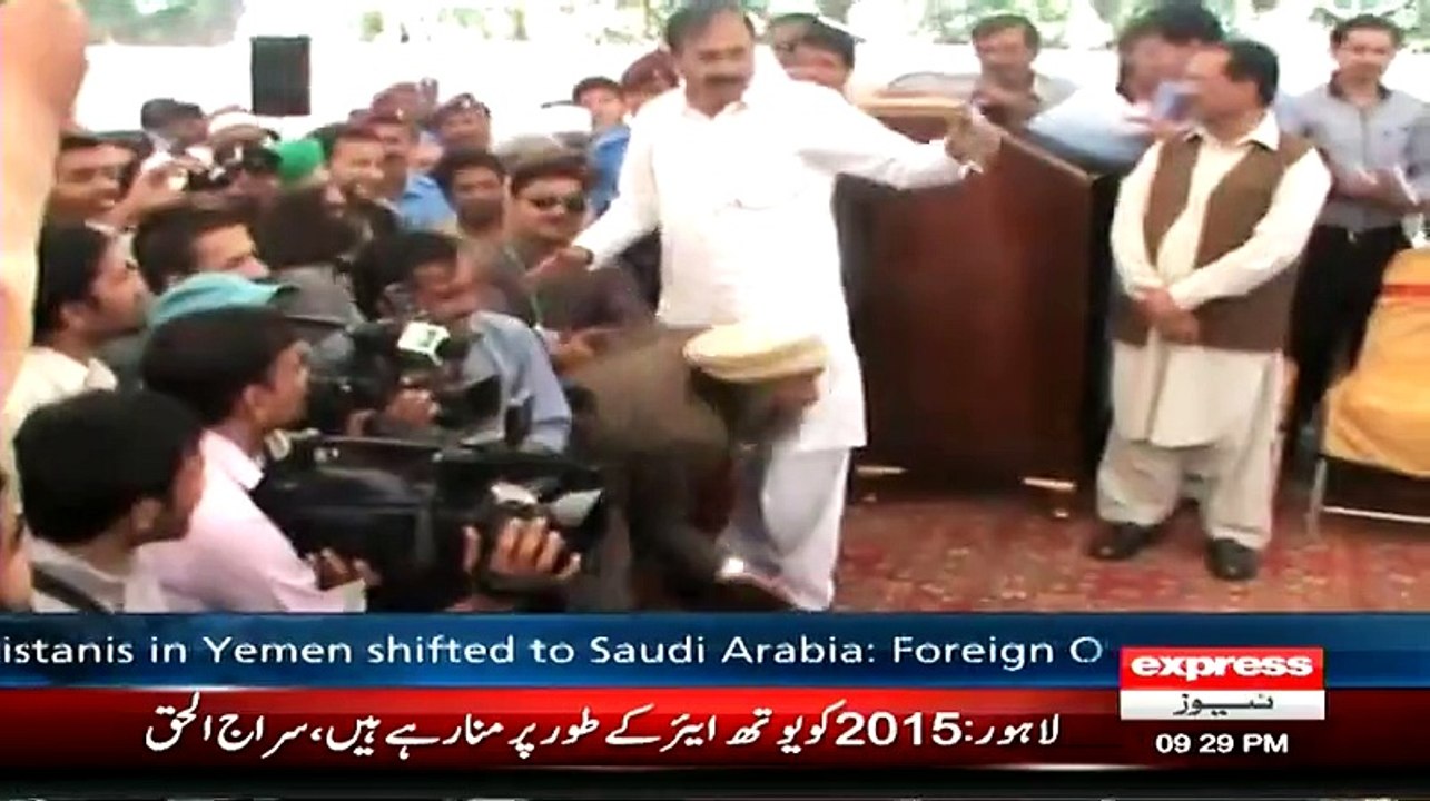 Abid Sher Ali's making fun of people who came to him with complaints in a open Kacheri