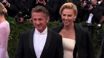 Charlize Theron dit combien elle est heureuse d'être avec Sean Penn