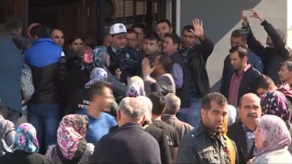 Madenci Yakınları ile Görevliler Arasında Tartışma